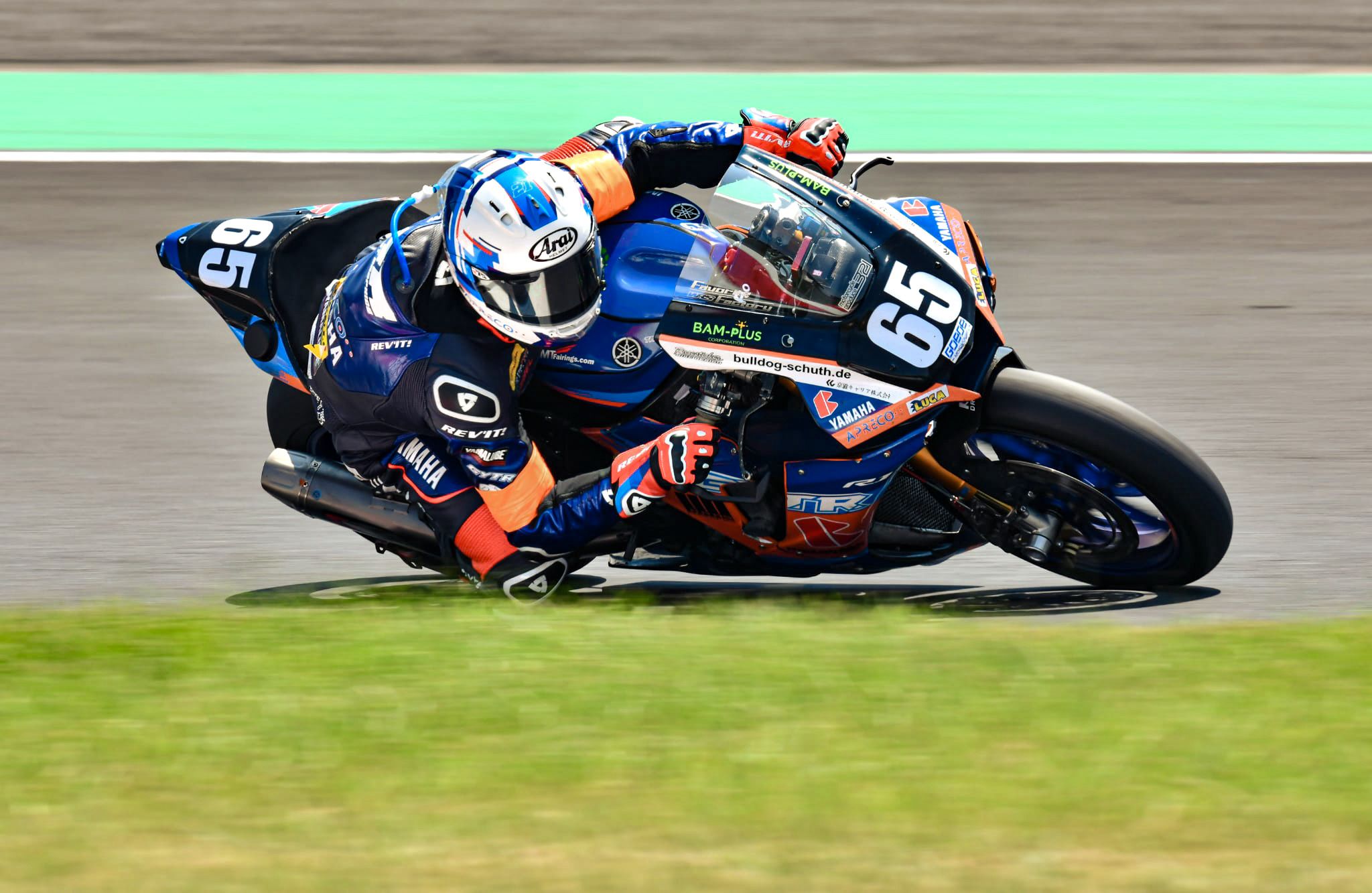 Zinderend raceweekend voor Twan Smits en Motobox Kremer #65 Racing Team in extreme hitte